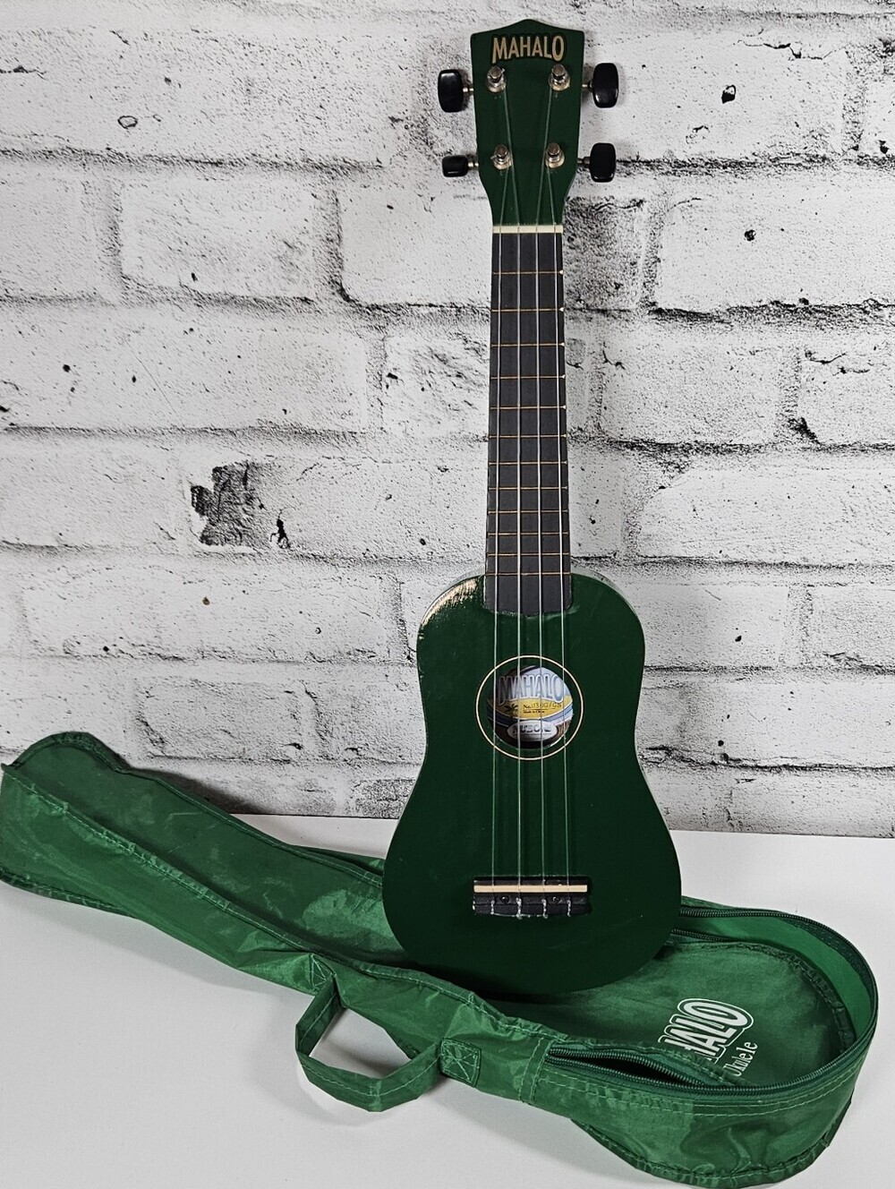 Mahalo U30G Green Soprano Ukulele 21 Inch with Matching Gig Bag Beginner